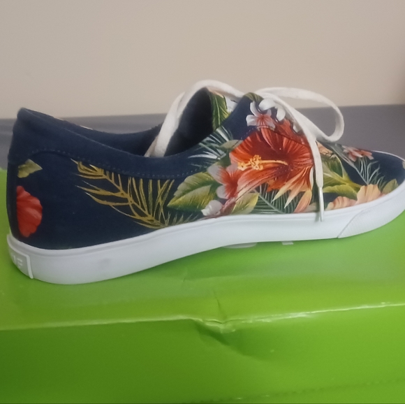 HUF Sutter Blossom Navy Floral - Picture 2 of 4